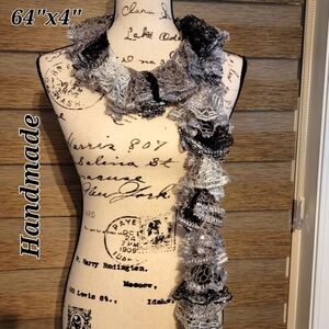 BEAUTIFUL Handmade tr1-color knit scarf